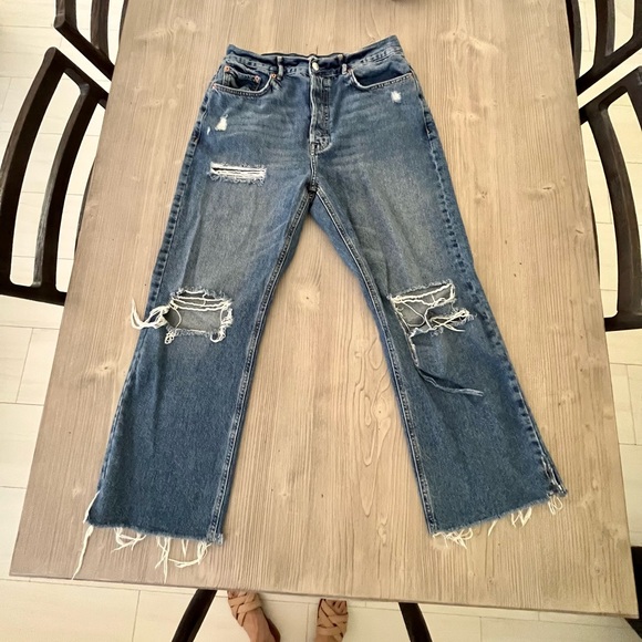 Forever 21 Denim - Forever 21- Premium Destroyed 90s-Fit Jeans in dark denim Size 30